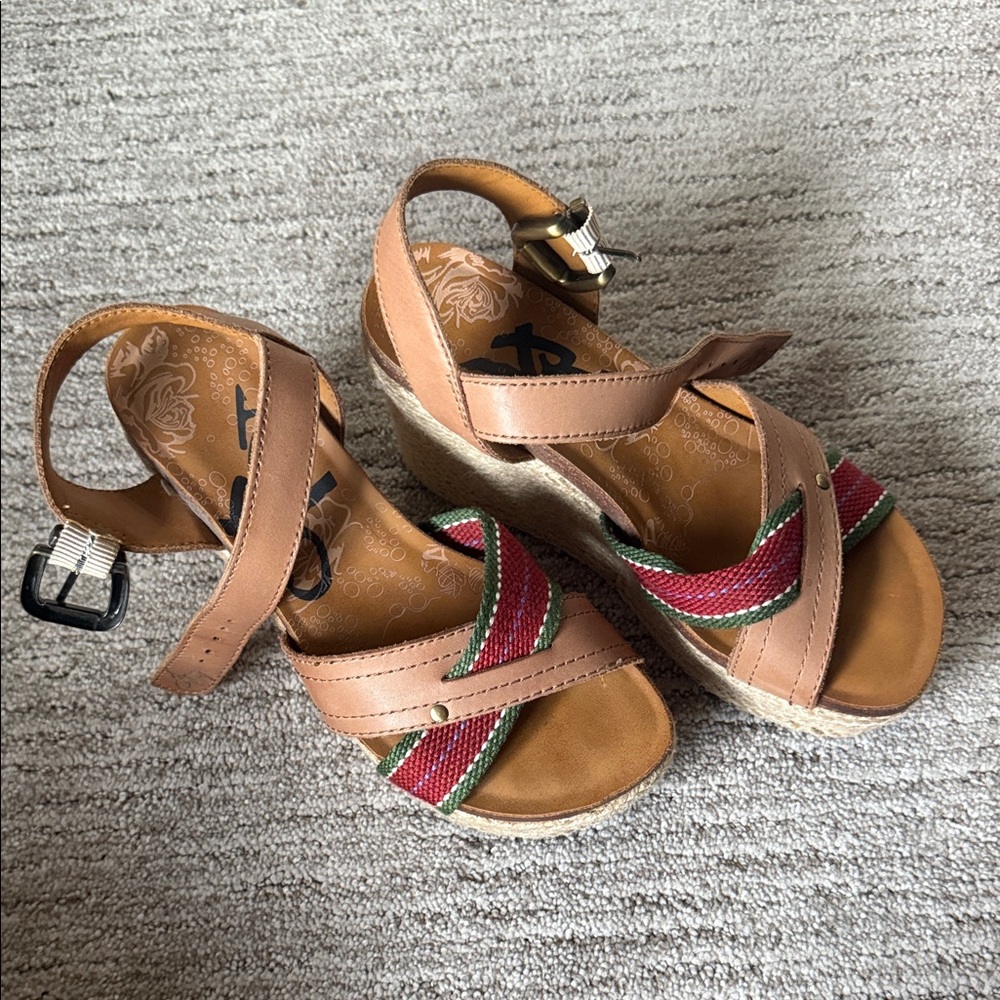 OTBT wedge sandals